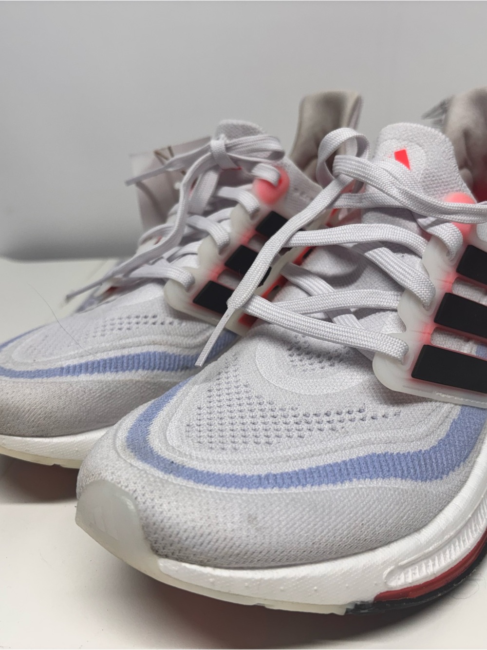 adidas Ultraboost Light - Picture 3 of 8